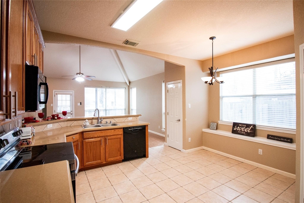 3318 Shadowcrest Court - Photo 6