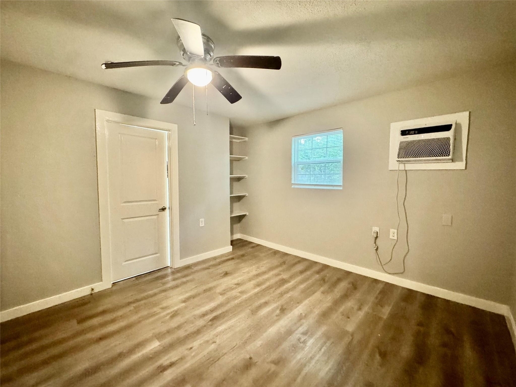 6705 Fairway Dr - Photo 3