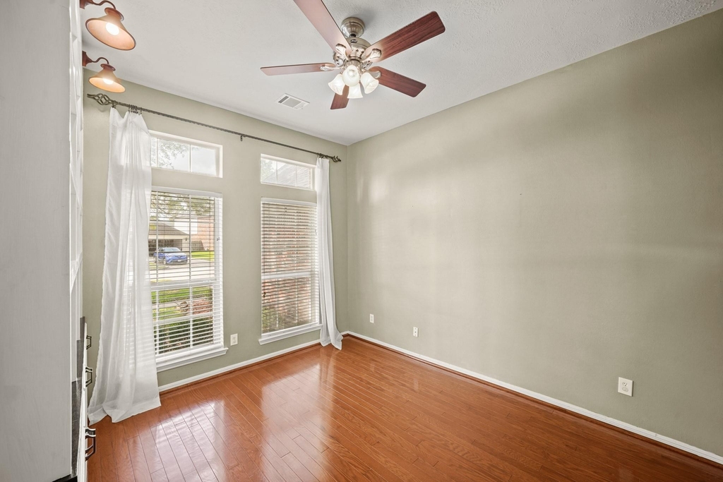 2923 Humble Drive - Photo 3