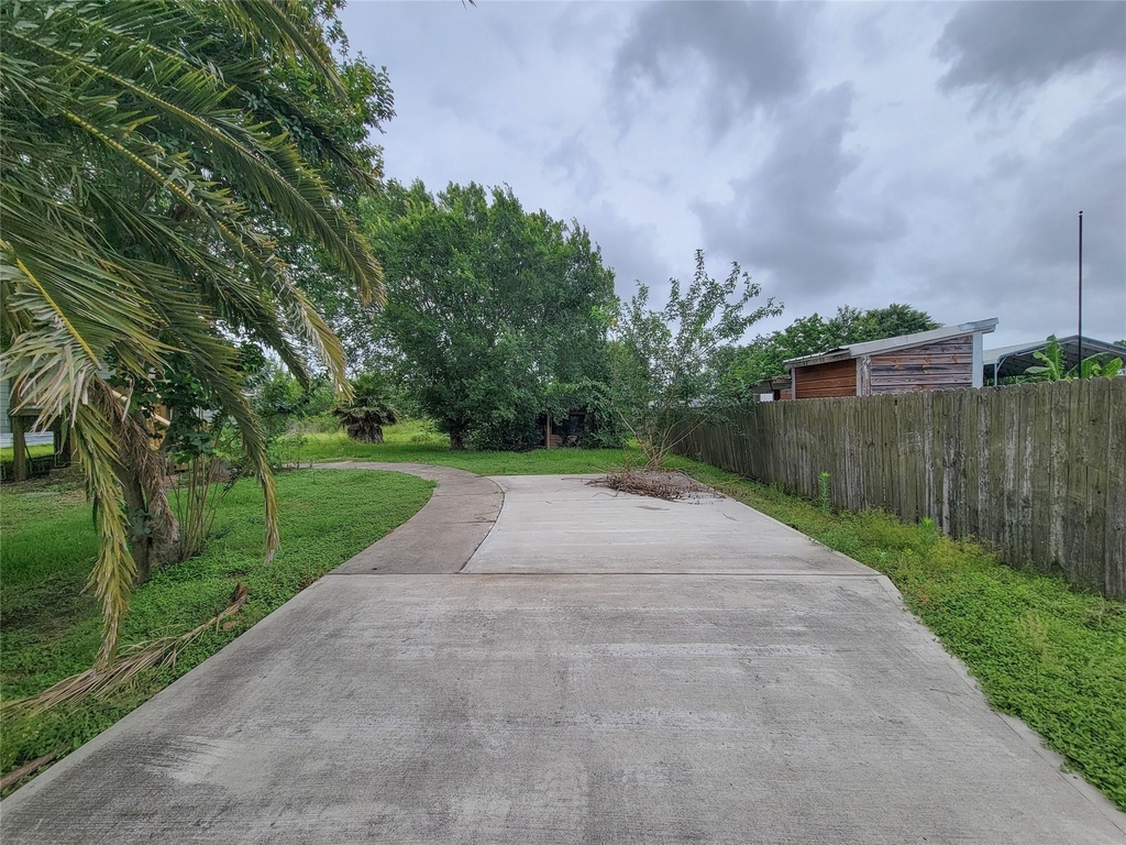 315 20th - Photo 30