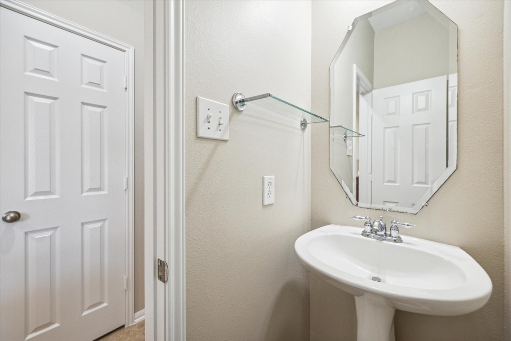 30507 Russell Point Drive - Photo 17
