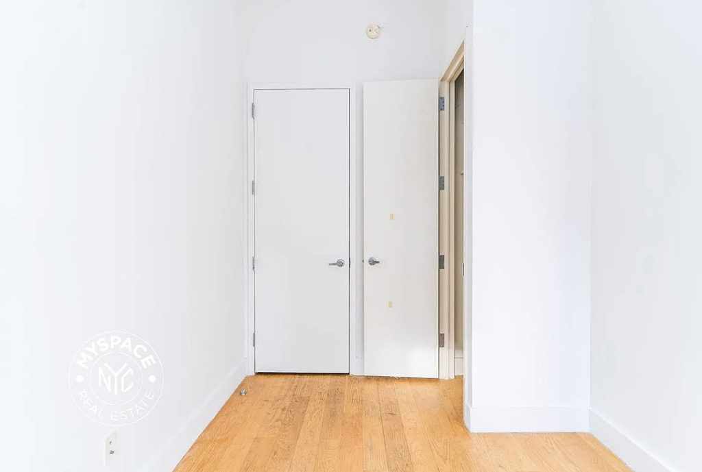 828 St Johns Place - Photo 3