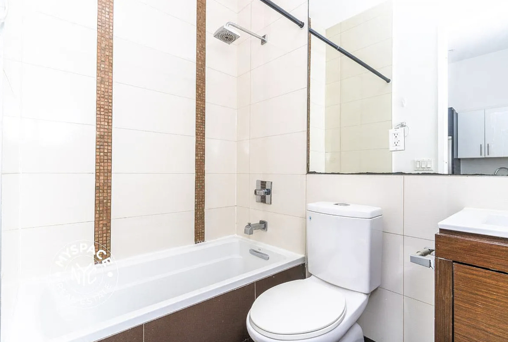 828 St Johns Place - Photo 4