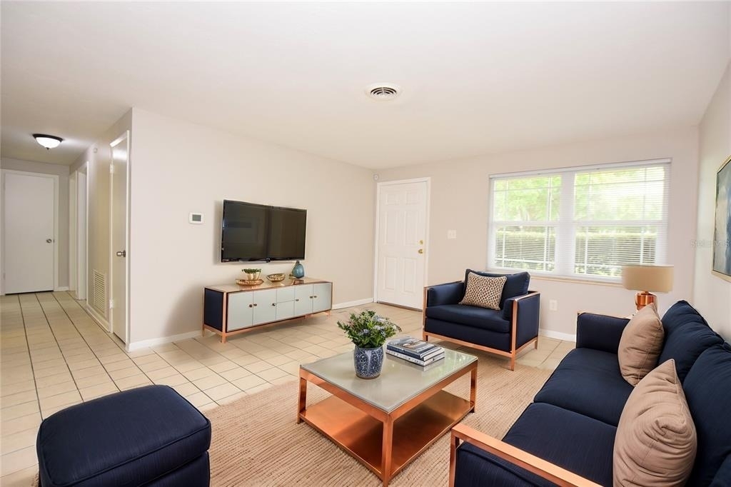 1424 Phyllis Street - Photo 3