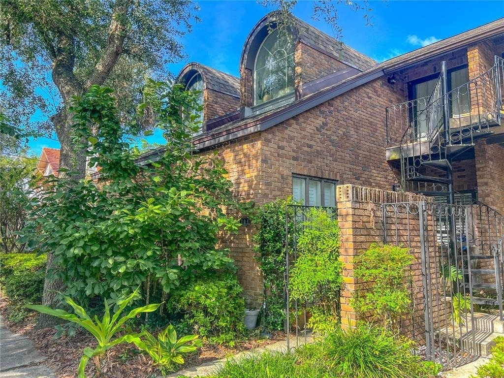 704 Ne 1st Street - Photo 0