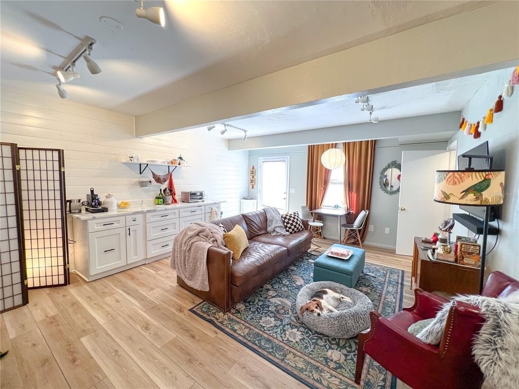 704 Ne 1st Street - Photo 3