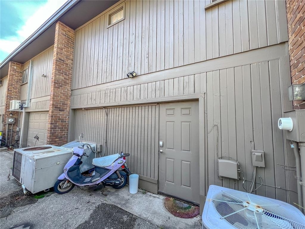 704 Ne 1st Street - Photo 1
