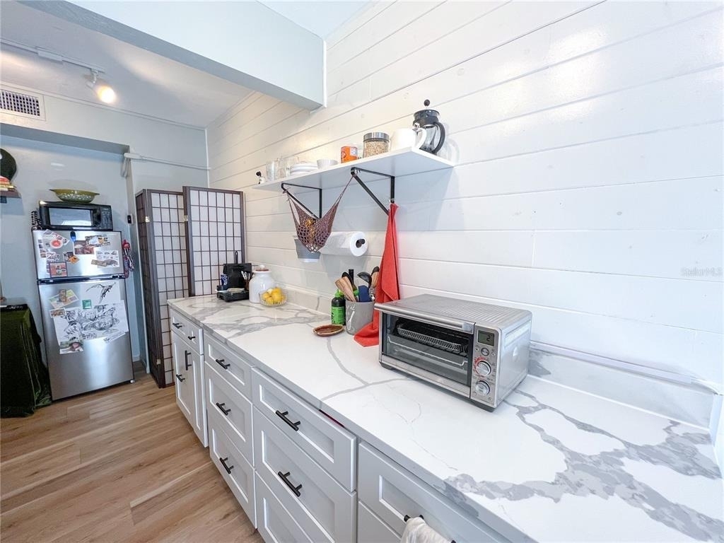 704 Ne 1st Street - Photo 4