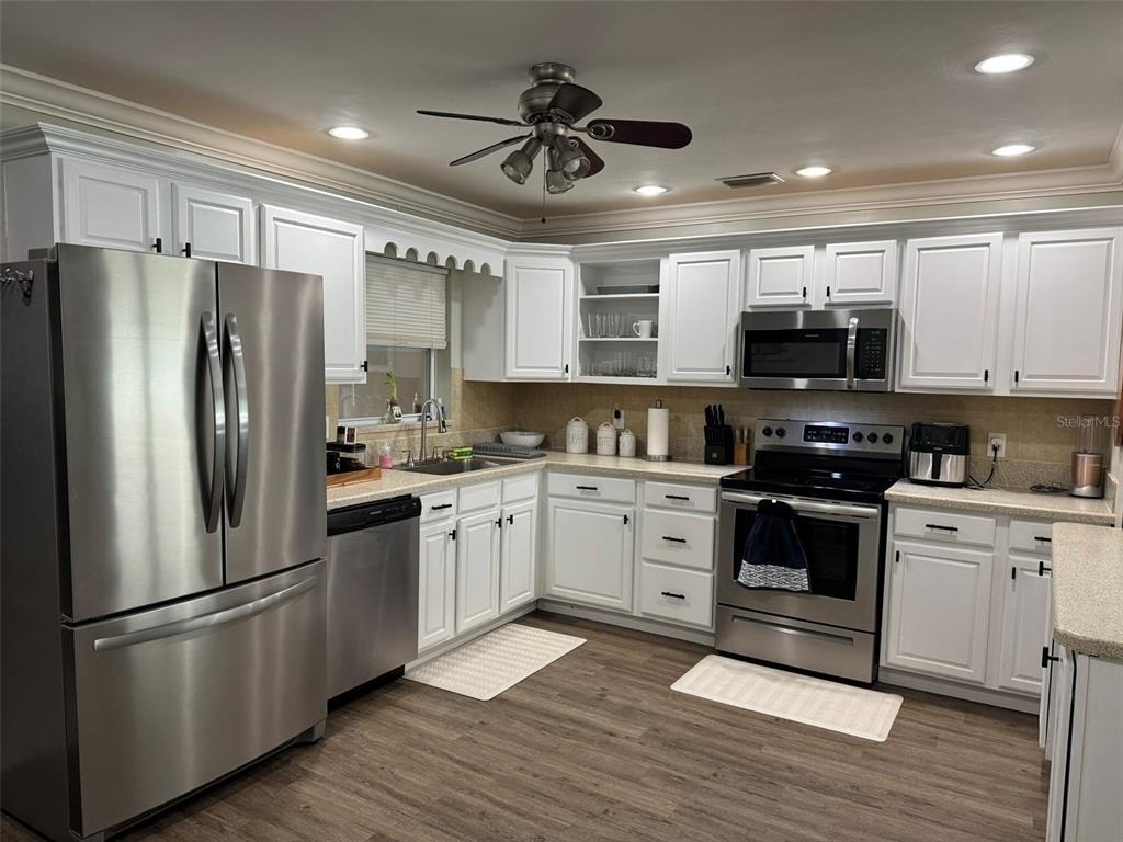 2811 Poinciana Court - Photo 4