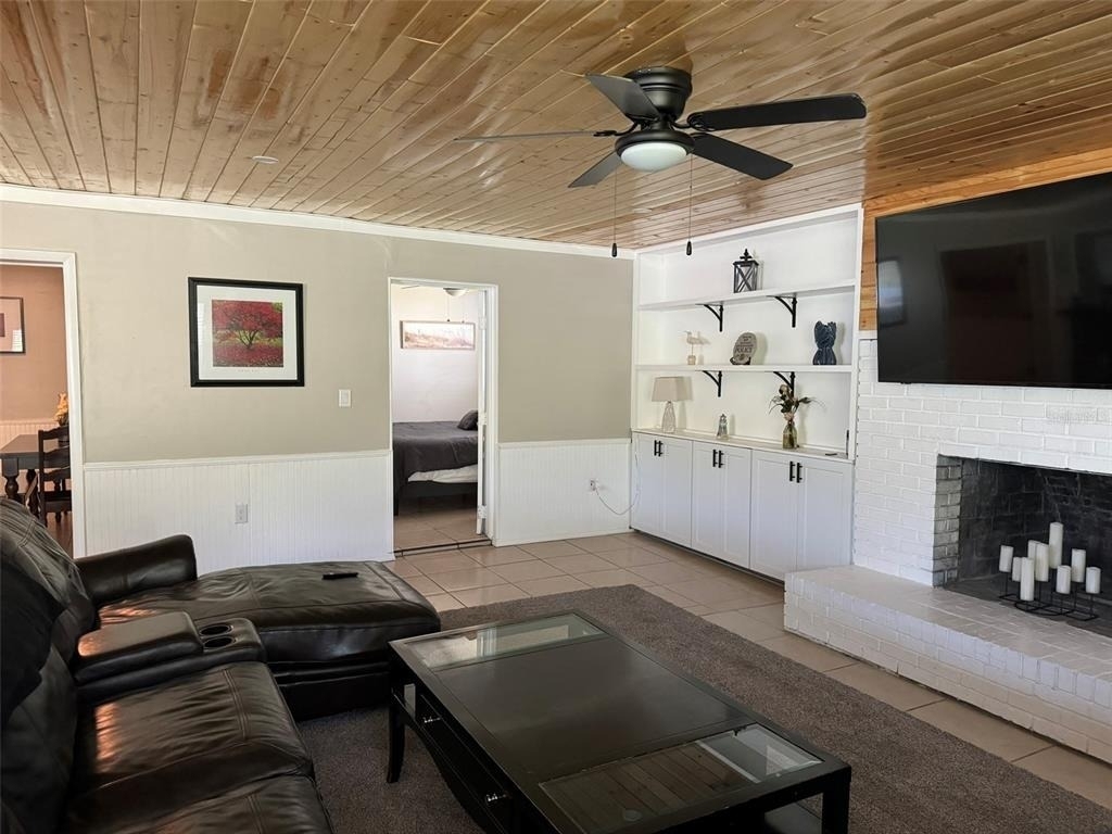 2811 Poinciana Court - Photo 6