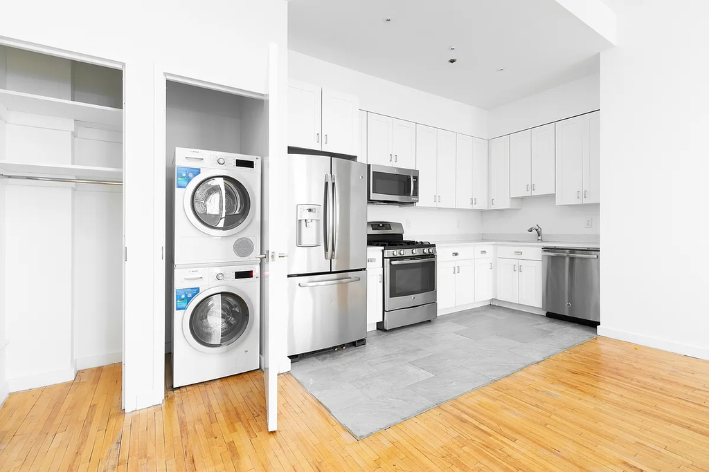 135 William Street - Photo 1