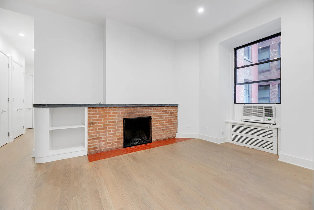 121 Madison Street - Photo 0