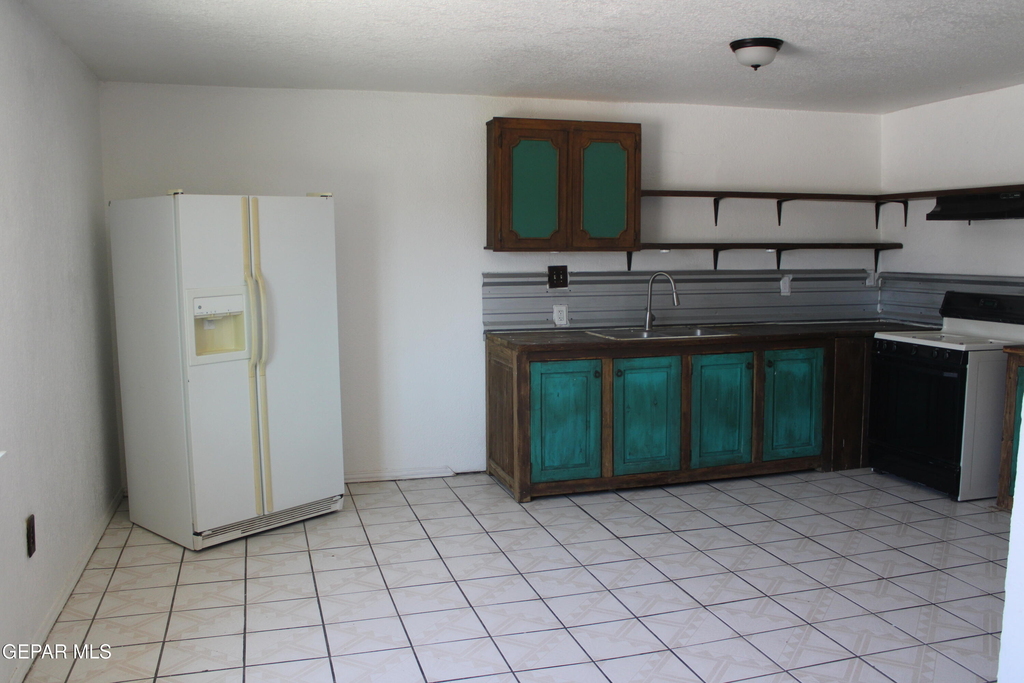 1368 Reid Road - Photo 5