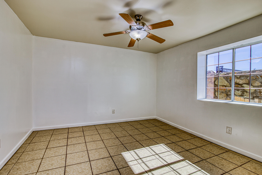 8613 Kingsway Drive - Photo 1