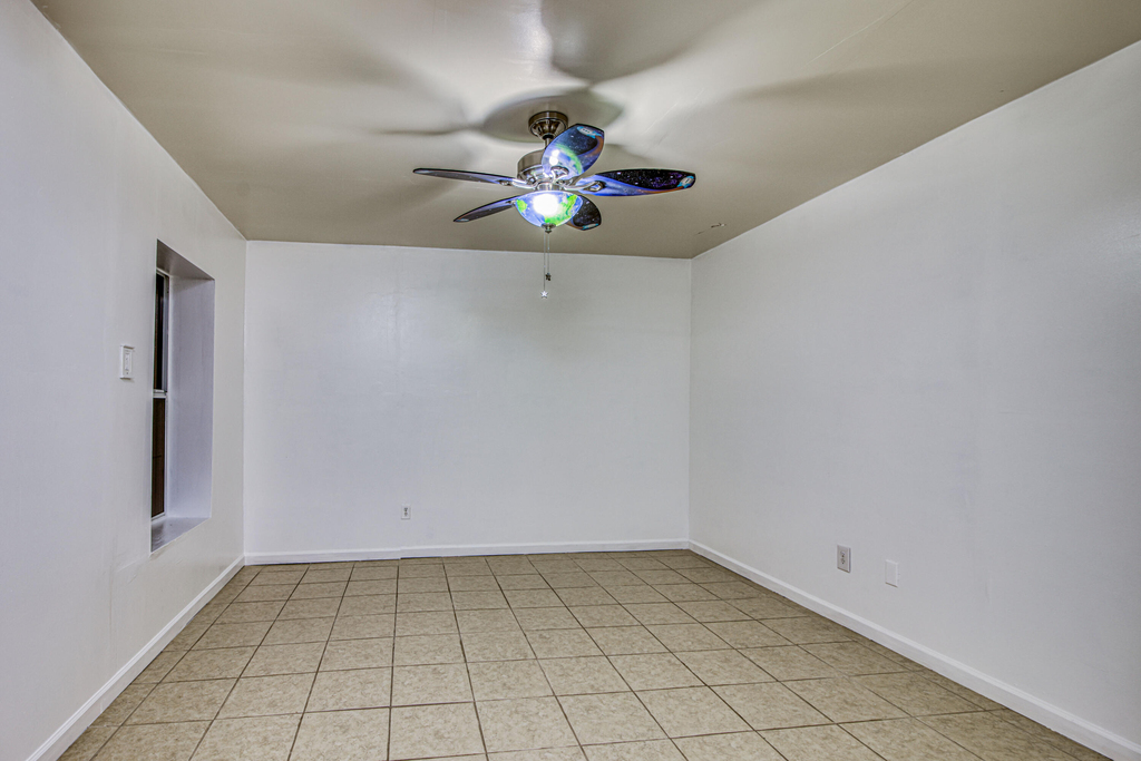 8613 Kingsway Drive - Photo 10
