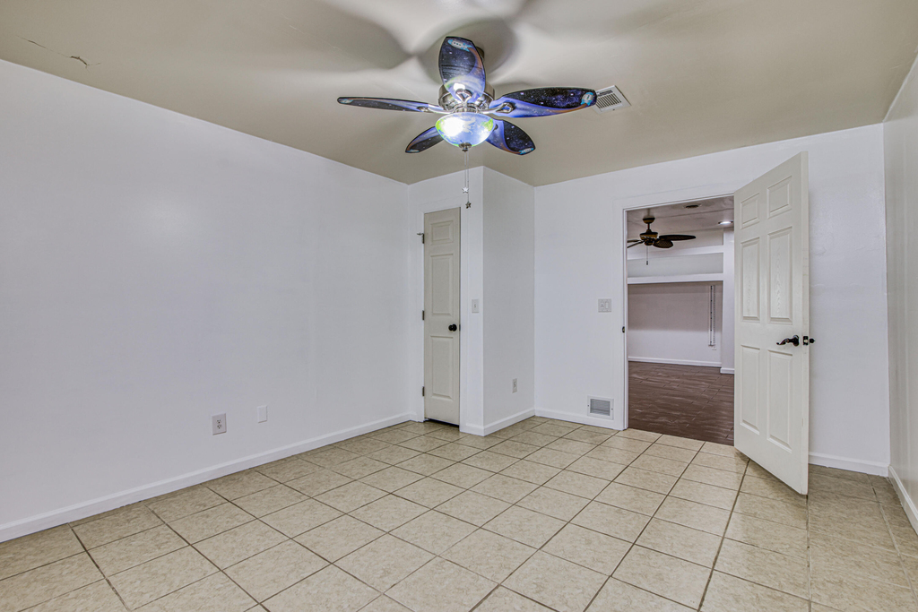 8613 Kingsway Drive - Photo 11