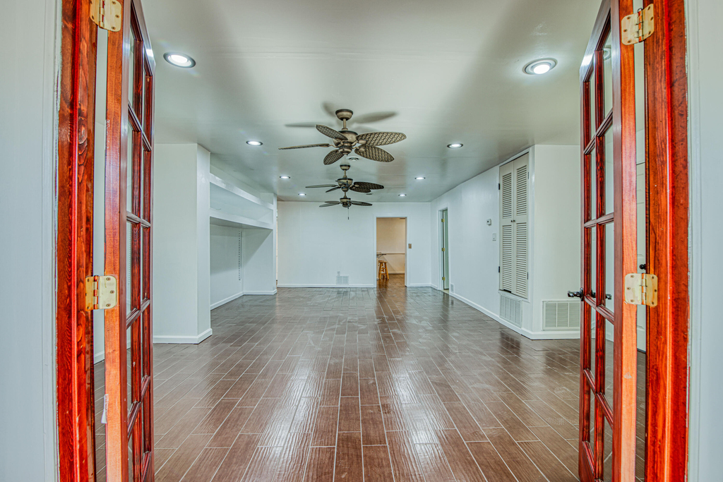 8613 Kingsway Drive - Photo 4