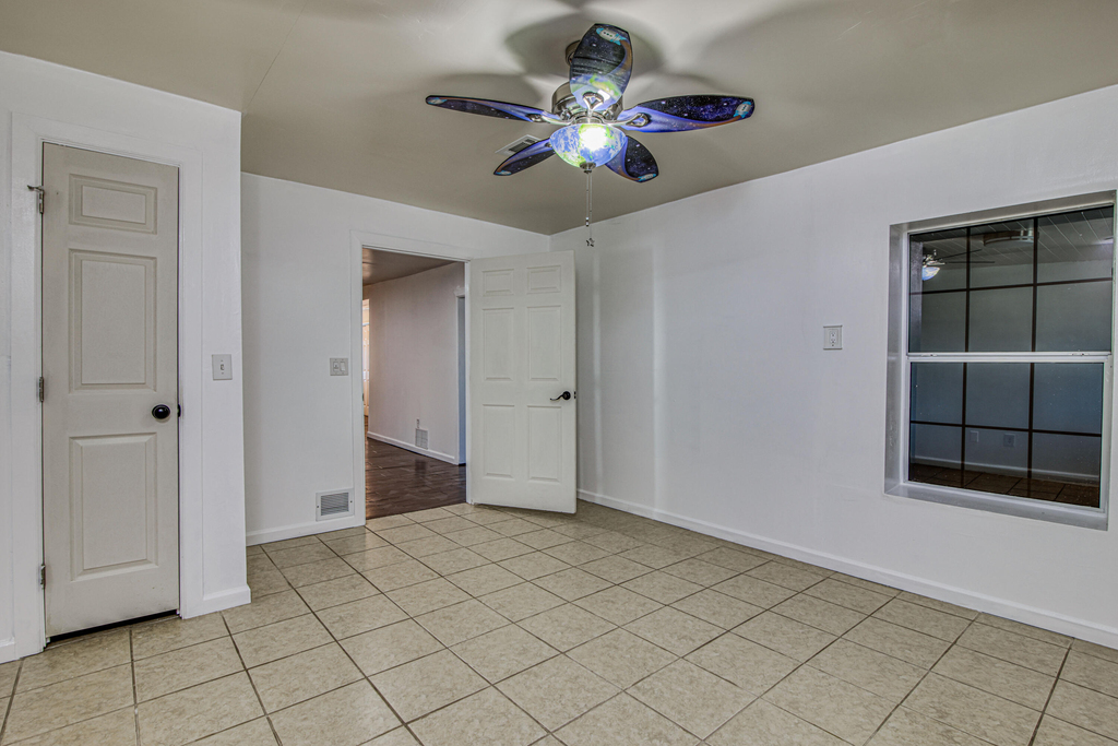 8613 Kingsway Drive - Photo 12