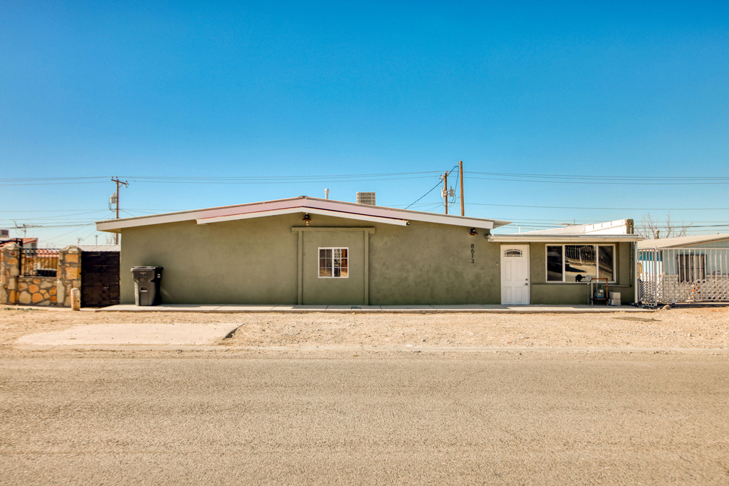 8613 Kingsway Drive - Photo 0