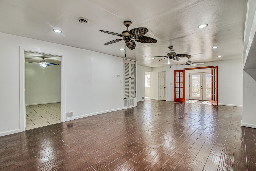 8613 Kingsway Drive - Photo 6