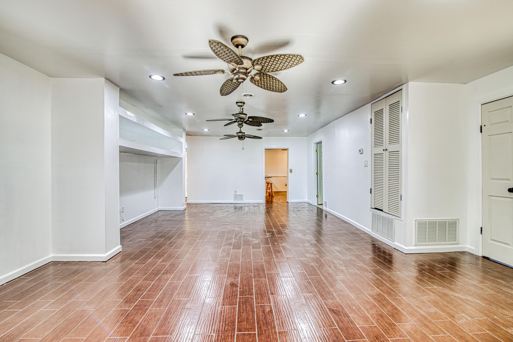 8613 Kingsway Drive - Photo 5
