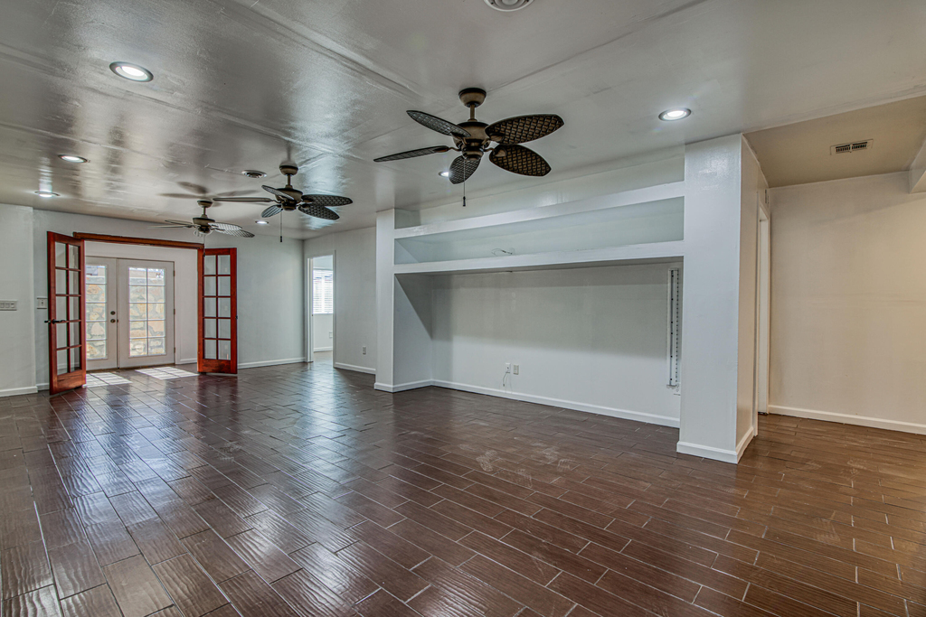 8613 Kingsway Drive - Photo 7