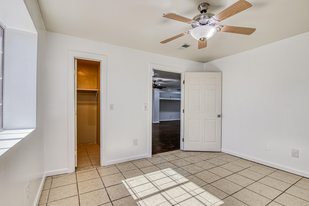 8613 Kingsway Drive - Photo 2