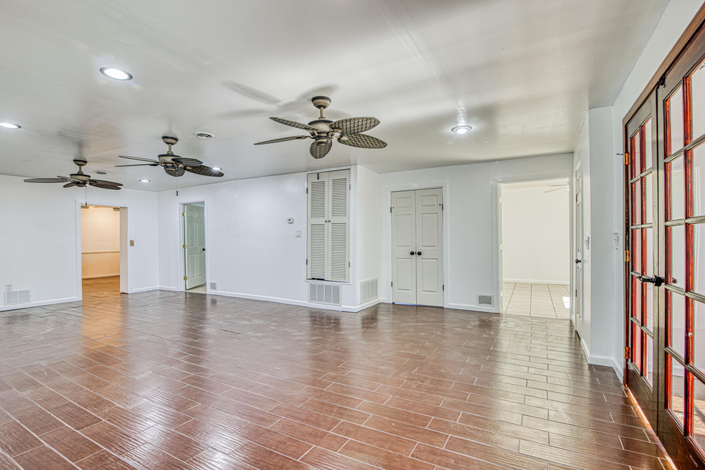 8613 Kingsway Drive - Photo 9