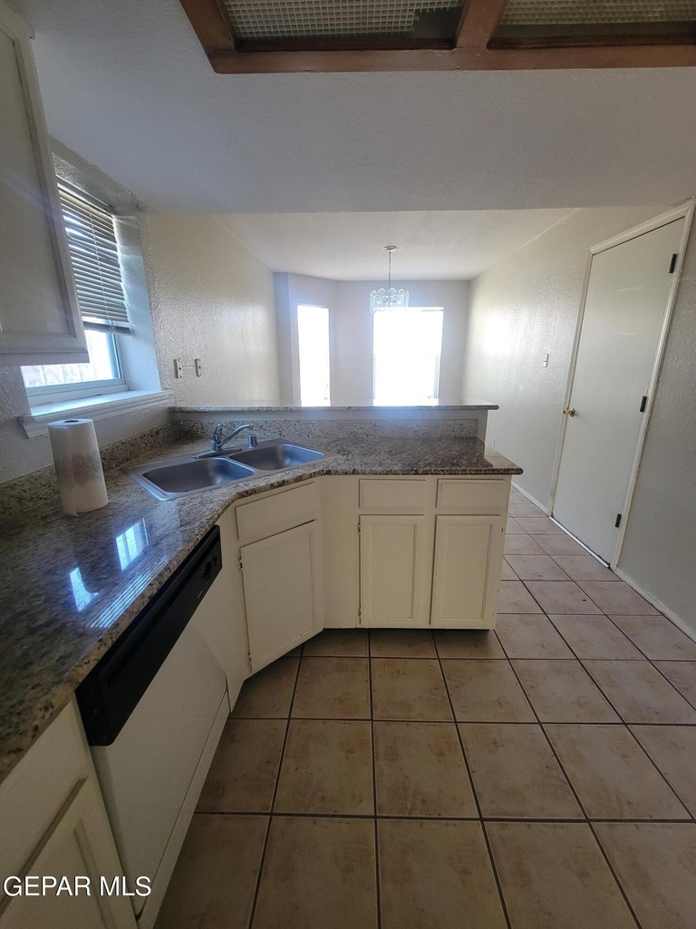 3200 Mountain Ridge Drive - Photo 11