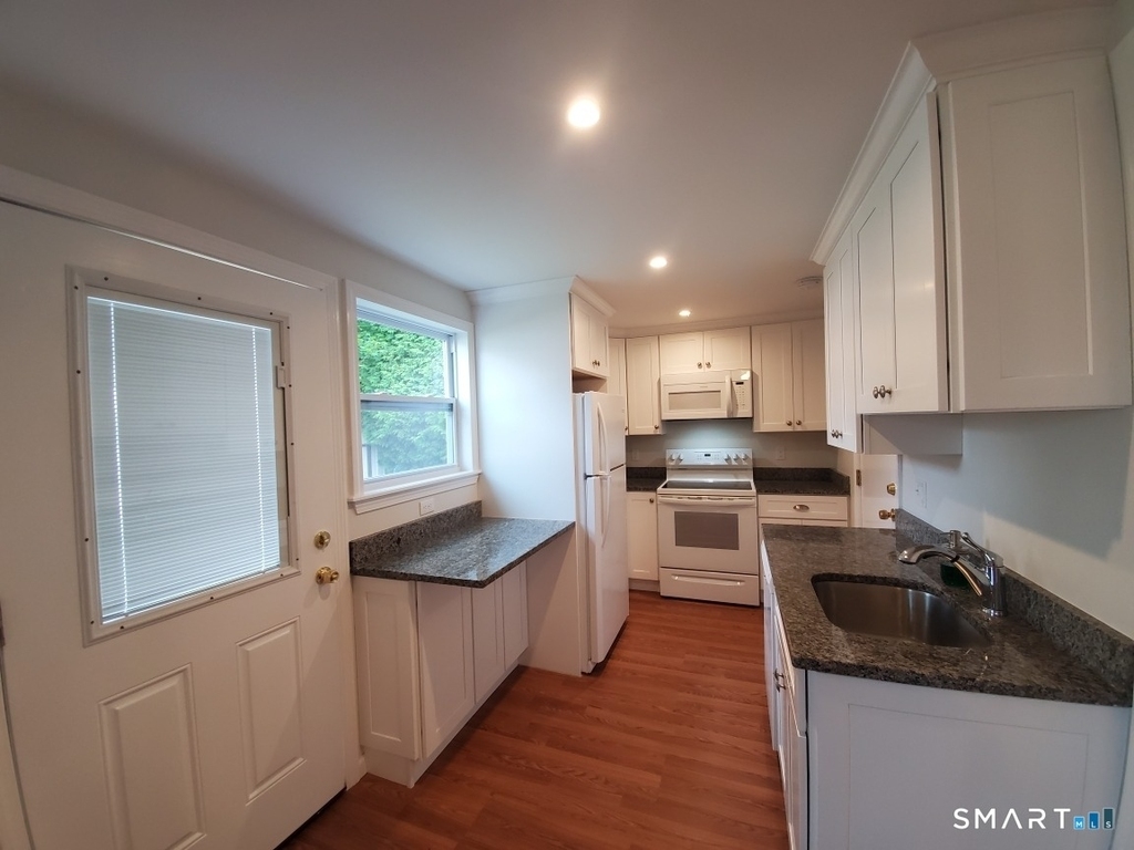 170 Brookfield Avenue - Photo 0
