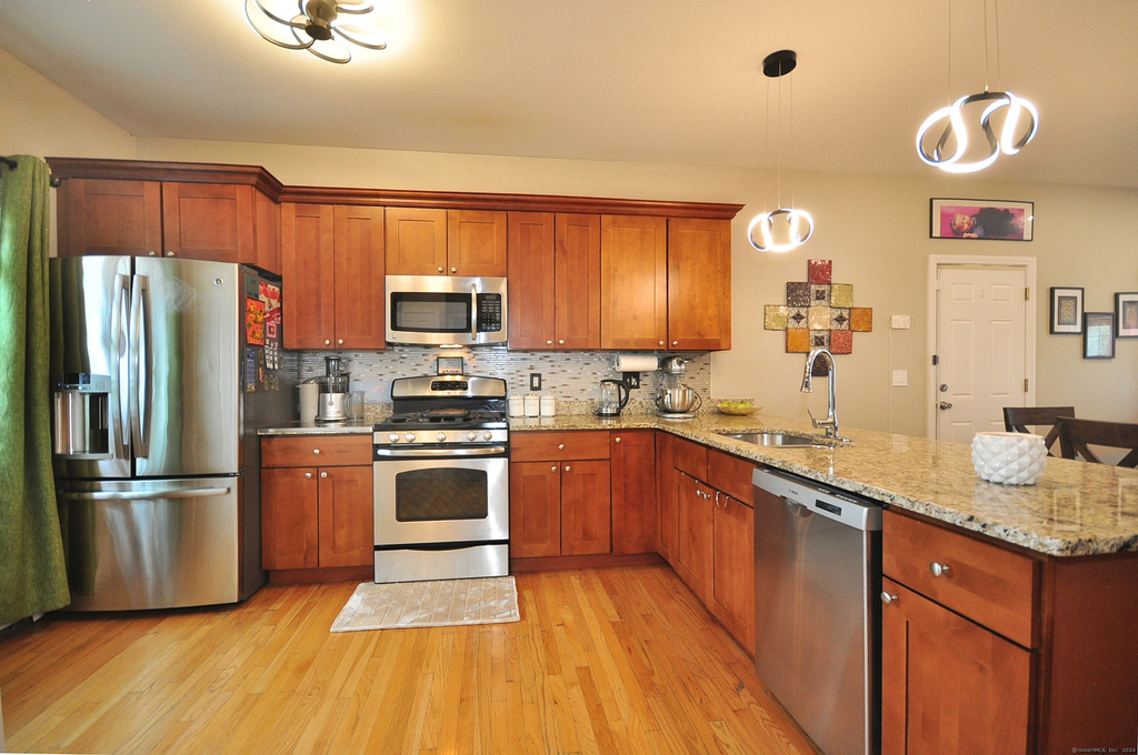 1 Katherine Way - Photo 3