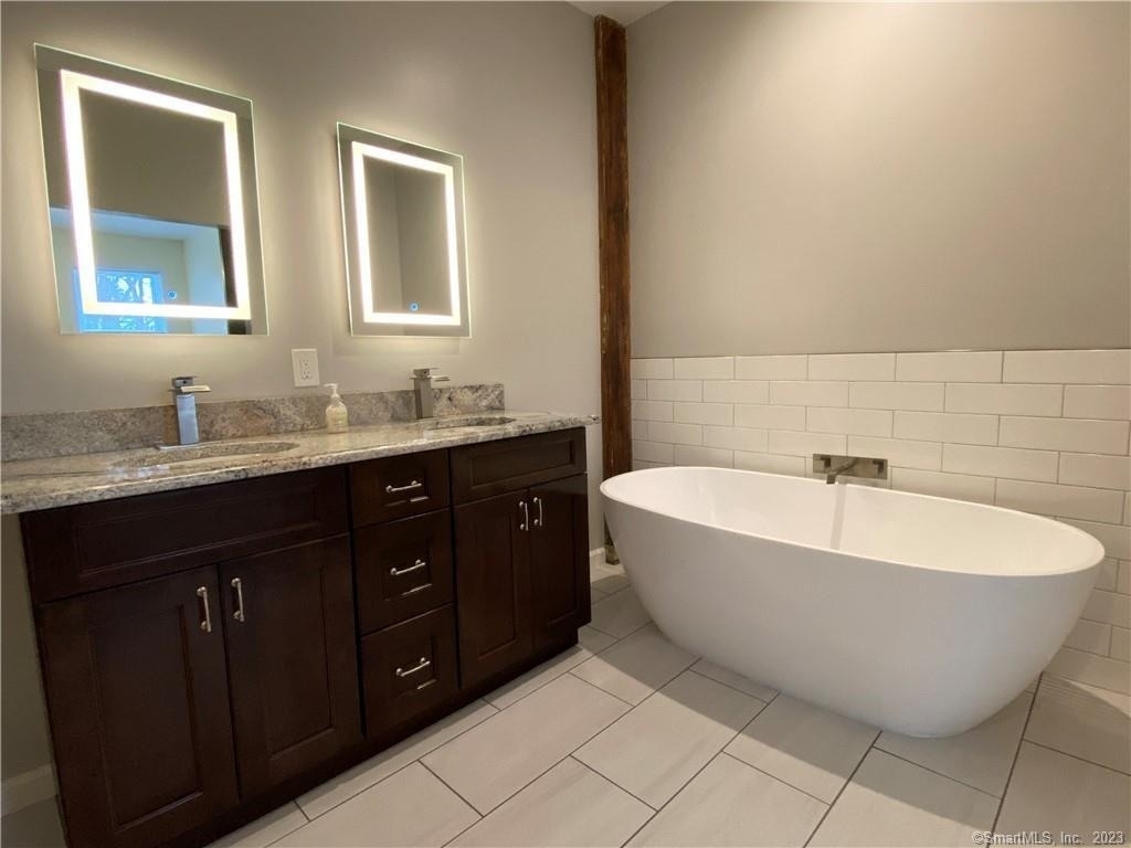 18 Graves Avenue - Photo 20