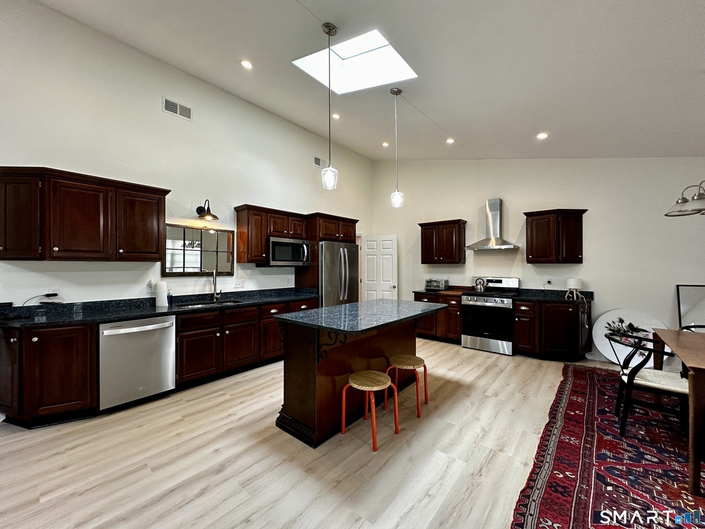 18 Graves Avenue - Photo 3