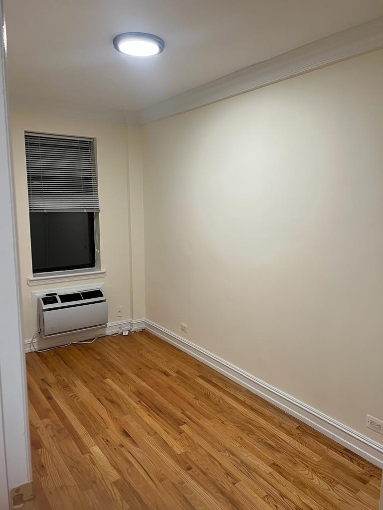 E 89th St / York Avenue - Photo 11