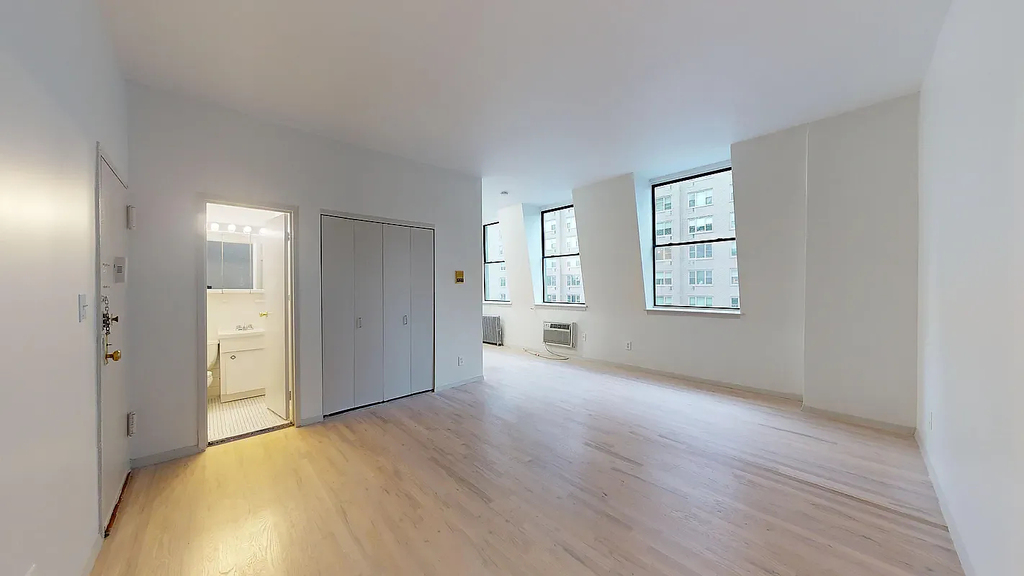 201 West 14th Street - Photo 3