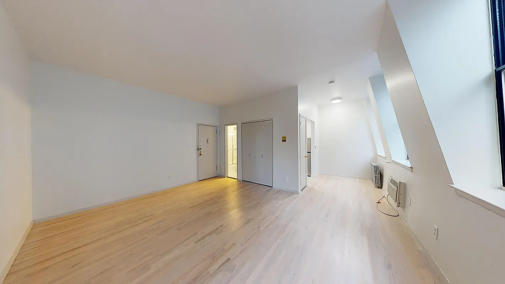 201 West 14th Street - Photo 4