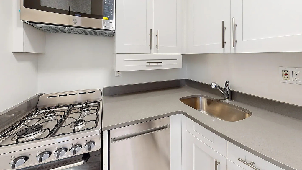 201 West 14th Street - Photo 6