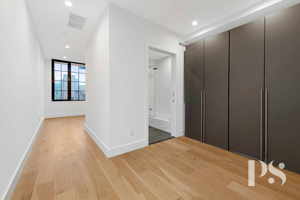 205 Frost Street - Photo 9