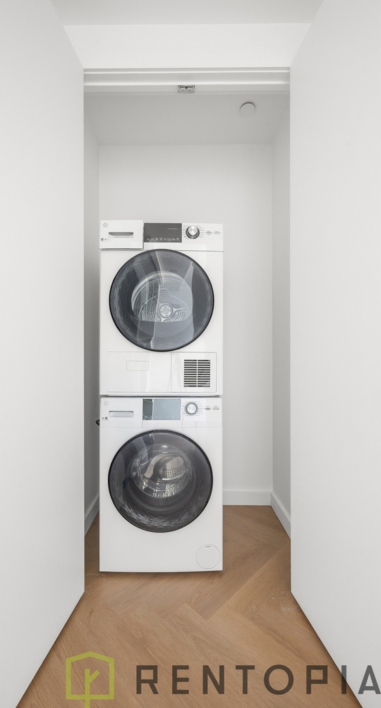 104 Fleet Place - Photo 3