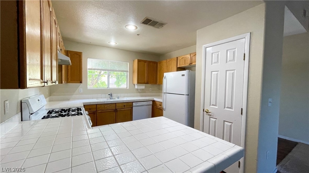 10500 Pine Pointe Avenue - Photo 11