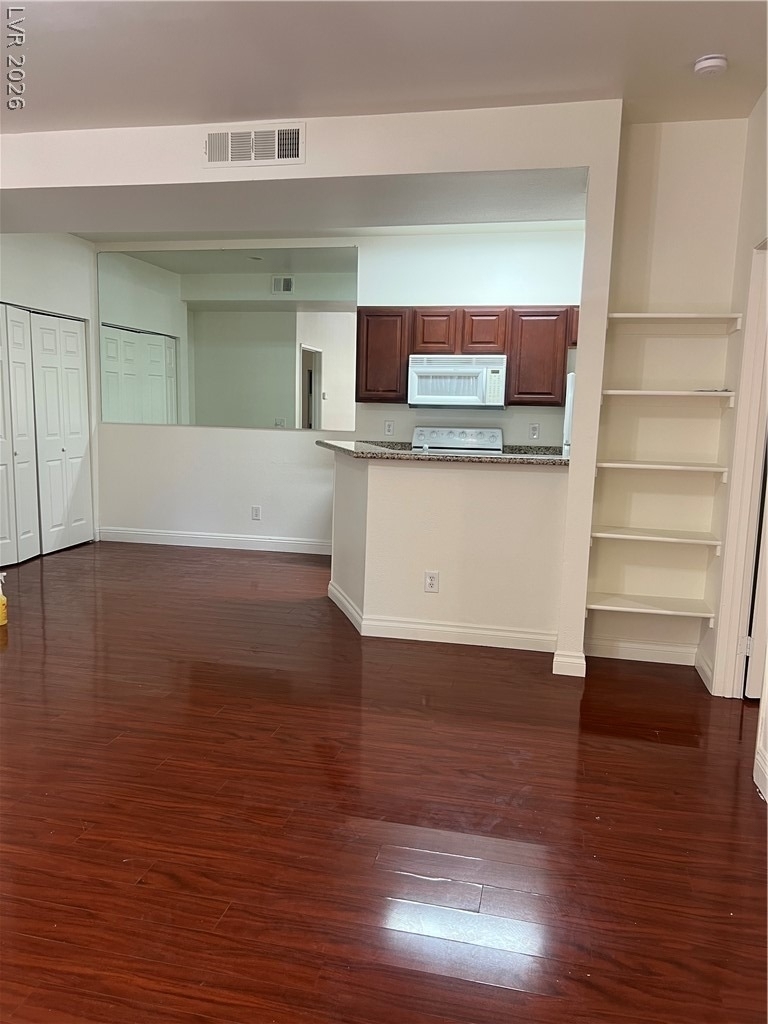 5166 S Jones Boulevard - Photo 2