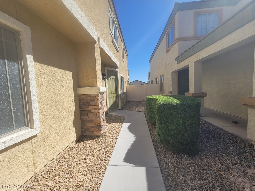 3665 Remington Grove Avenue - Photo 5