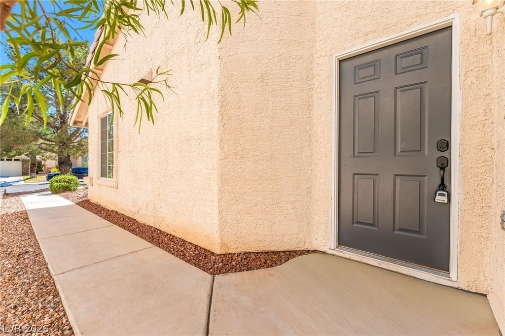 9724 Panorama Cliff Drive - Photo 4