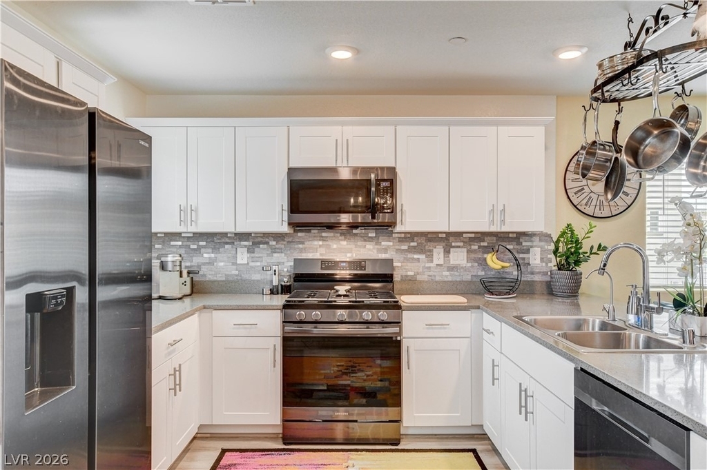 3715 Brilliant Sunset Street - Photo 15