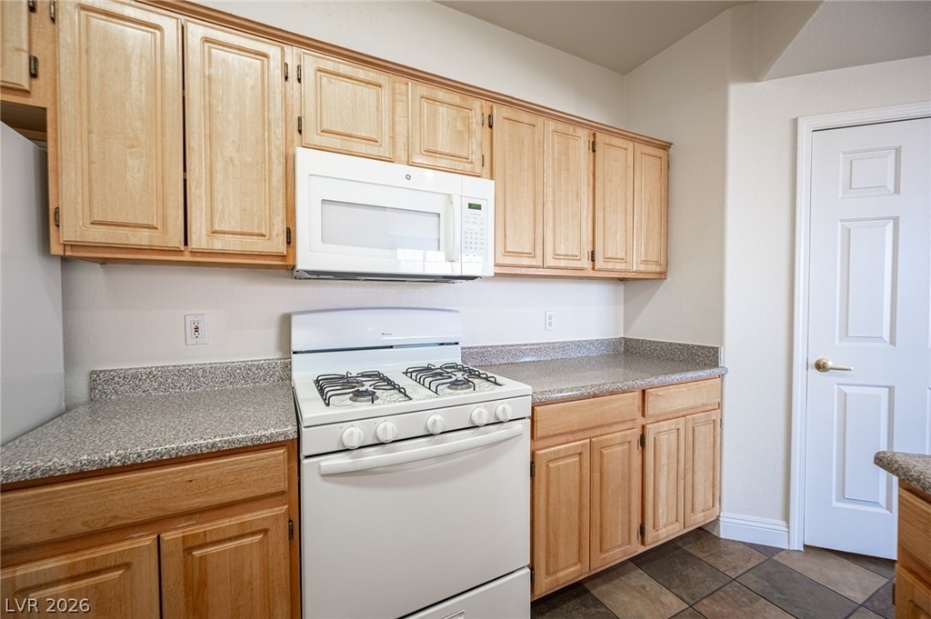 8555 W Russell Road - Photo 16
