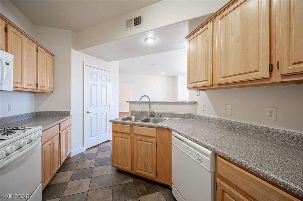 8555 W Russell Road - Photo 18