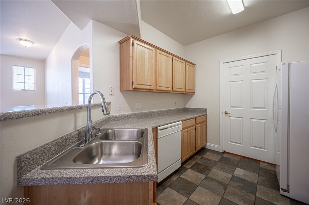 8555 W Russell Road - Photo 14