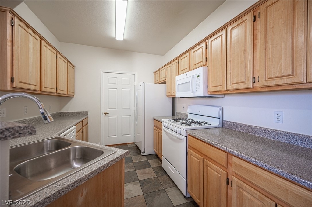 8555 W Russell Road - Photo 13