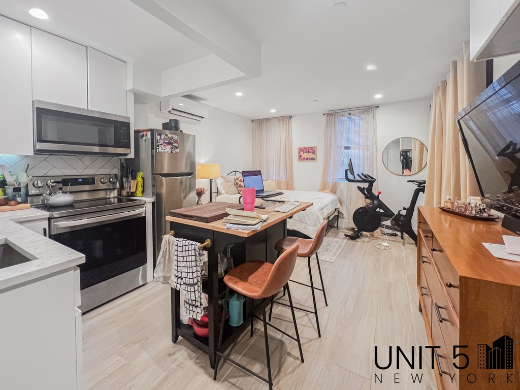 1467 Jefferson Avenue - Photo 3