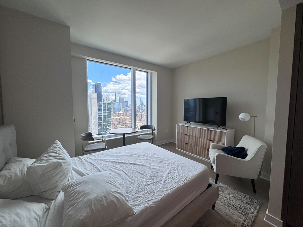 10th Avenue - Photo 0